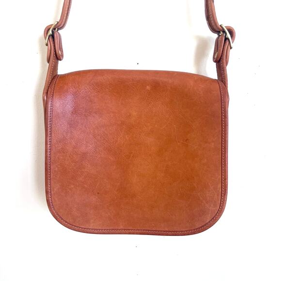 Vintage Coach Saddle Shoulder Bag British Tan Cowhide Leather Flap 70s USA 8101 - Picture 4 of 16